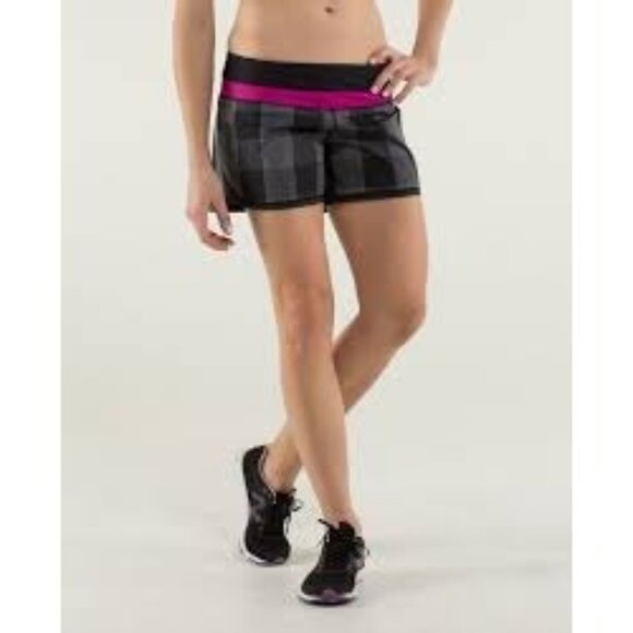 Lululemon Groovy Run Shorts Black Plaid Size 8 - Picture 1 of 6